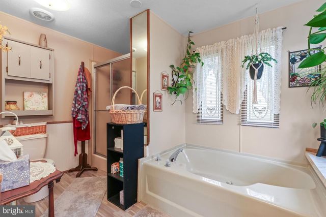 17 VALLEY VIEW DR, Bath, PA 18014