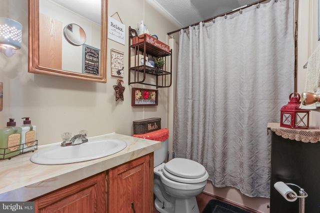 17 VALLEY VIEW DR, Bath, PA 18014