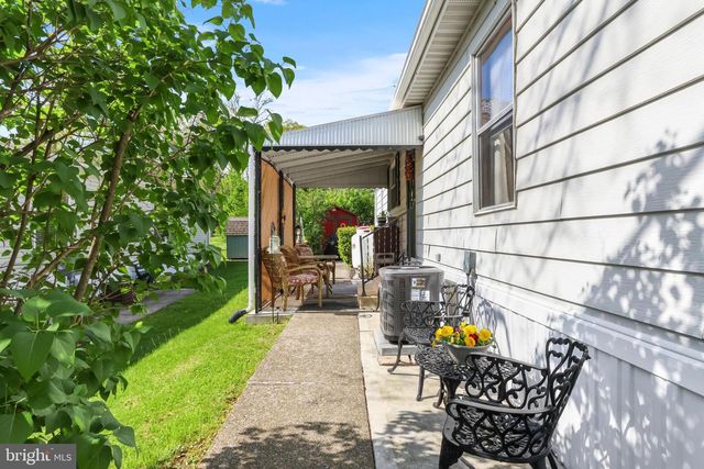 17 VALLEY VIEW DR, Bath, PA 18014
