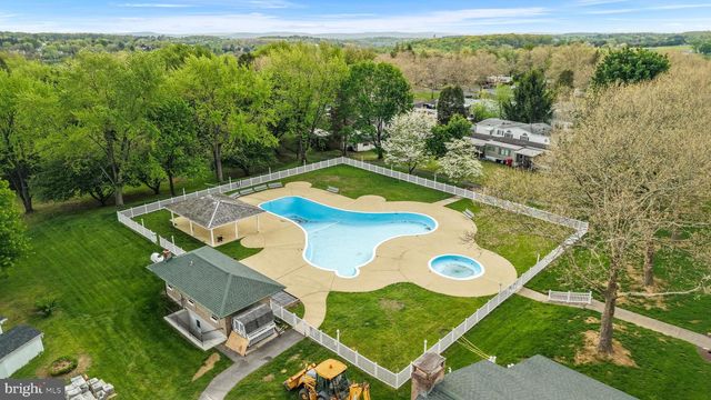 17 VALLEY VIEW DR, Bath, PA 18014