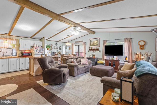 17 VALLEY VIEW DR, Bath, PA 18014