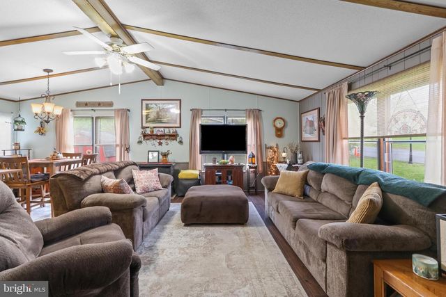 17 VALLEY VIEW DR, Bath, PA 18014