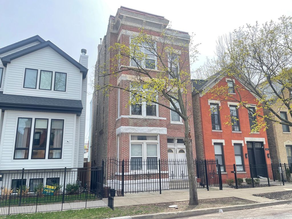 1841 W Superior Street, Chicago, IL 60622