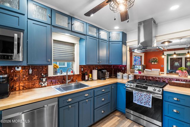 15 Kiawah Avenue, Freehold, NJ 07728