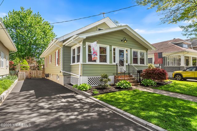 15 Kiawah Avenue, Freehold, NJ 07728
