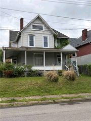 1060 Vance Ave, Coraopolis, PA 15108