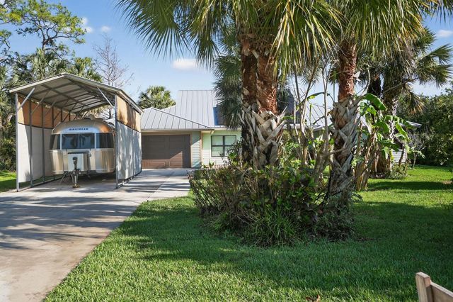 8535 SE May Terrace, Hobe Sound, FL 33455