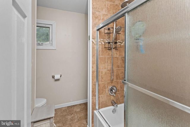 16 LANDON DR, Bordentown, NJ 08505