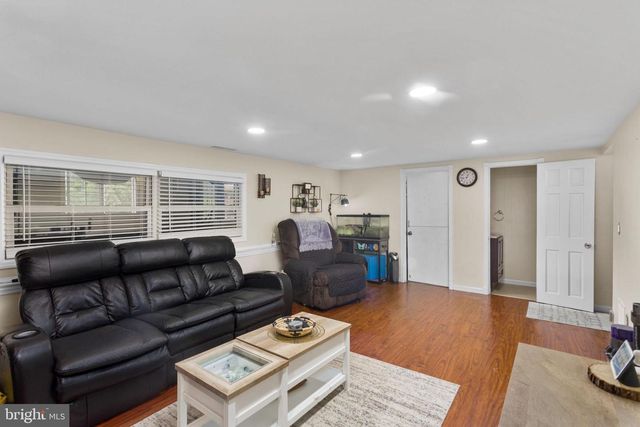 16 LANDON DR, Bordentown, NJ 08505