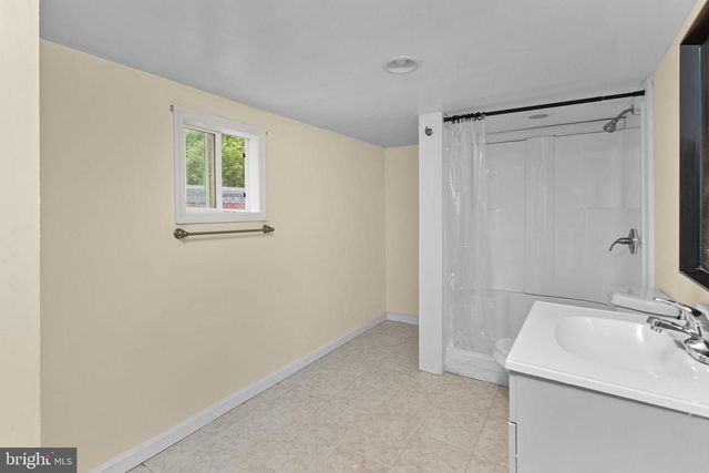 16 LANDON DR, Bordentown, NJ 08505