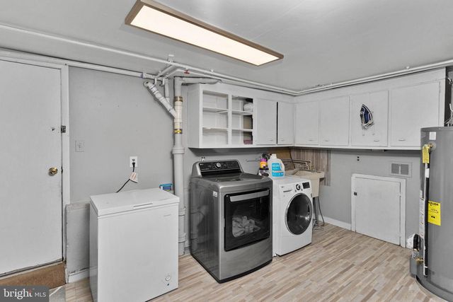 16 LANDON DR, Bordentown, NJ 08505