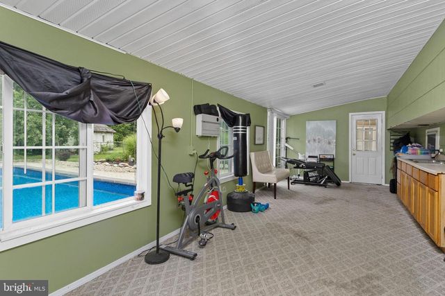 16 LANDON DR, Bordentown, NJ 08505