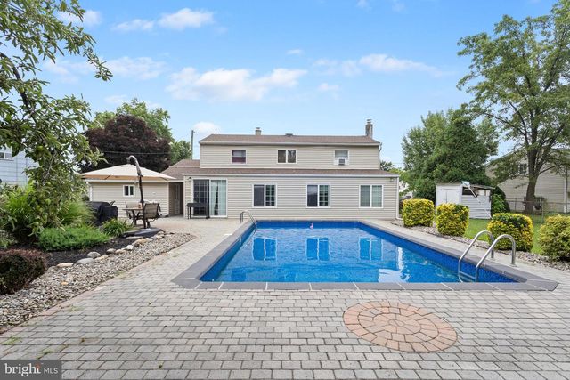 16 LANDON DR, Bordentown, NJ 08505