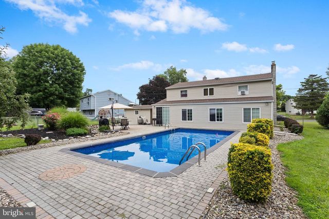 16 LANDON DR, Bordentown, NJ 08505