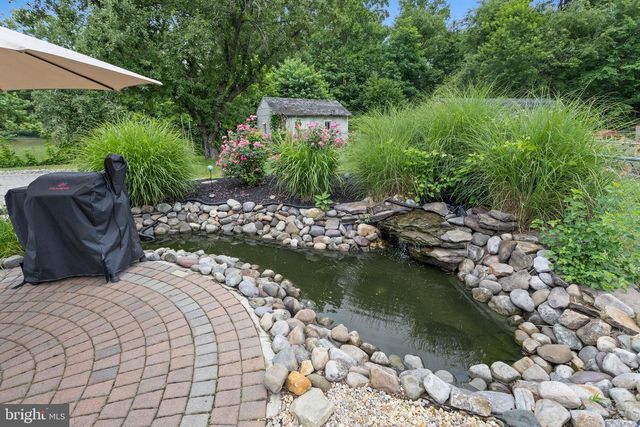 16 LANDON DR, Bordentown, NJ 08505