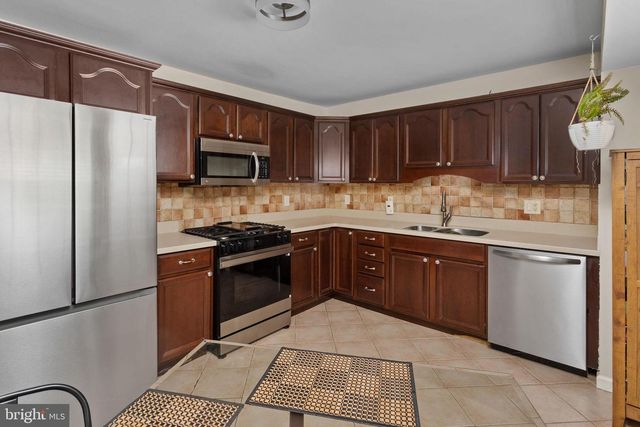 16 LANDON DR, Bordentown, NJ 08505
