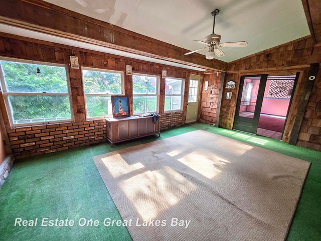 27 N Grout Road, Gladwin, MI 48624