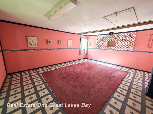 27 N Grout Road, Gladwin, MI 48624