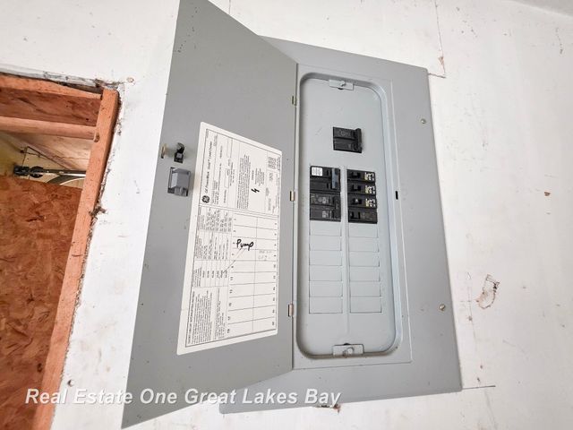 27 N Grout Road, Gladwin, MI 48624