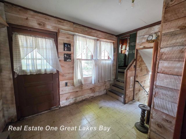 27 N Grout Road, Gladwin, MI 48624