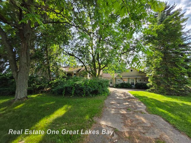 27 N Grout Road, Gladwin, MI 48624