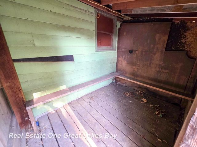 27 N Grout Road, Gladwin, MI 48624