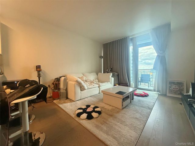 13327 39th Avenue 11S, Flushing, NY 11354