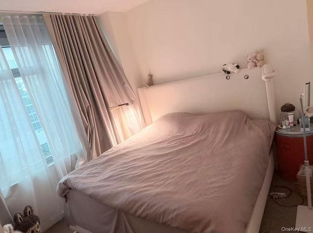 13327 39th Avenue 11S, Flushing, NY 11354