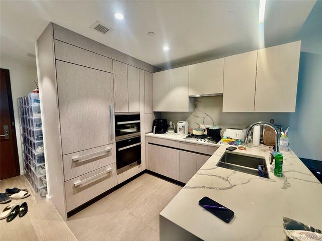 13327 39th Avenue 11S, Flushing, NY 11354