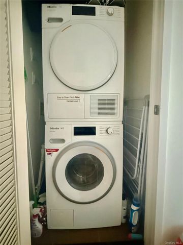 13327 39th Avenue 11S, Flushing, NY 11354