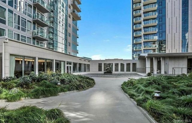 13327 39th Avenue 11S, Flushing, NY 11354