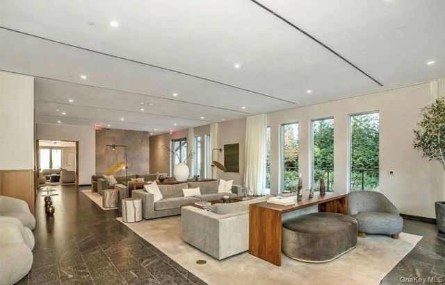 13327 39th Avenue 11S, Flushing, NY 11354