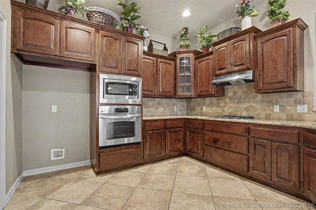 3108 S Gardenia Court, Broken Arrow, OK 74012