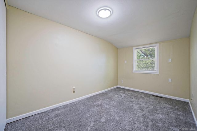 102 Hill Spur, Calverton, NY 11933