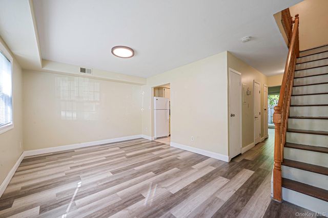 102 Hill Spur, Calverton, NY 11933