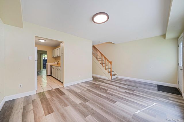 102 Hill Spur, Calverton, NY 11933