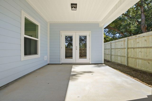 8511 Barrancas Street, Navarre, FL 32566