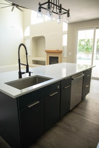 106 Marina Ln, Waterford, CA 95386