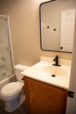 106 Marina Ln, Waterford, CA 95386