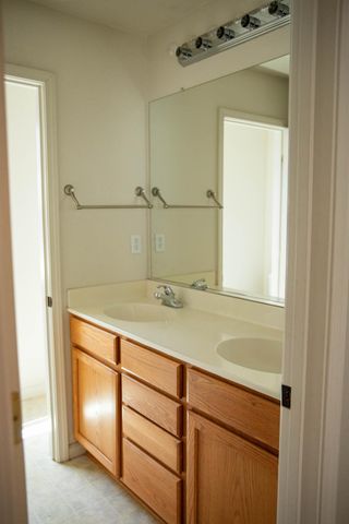 106 Marina Ln, Waterford, CA 95386