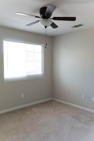 106 Marina Ln, Waterford, CA 95386