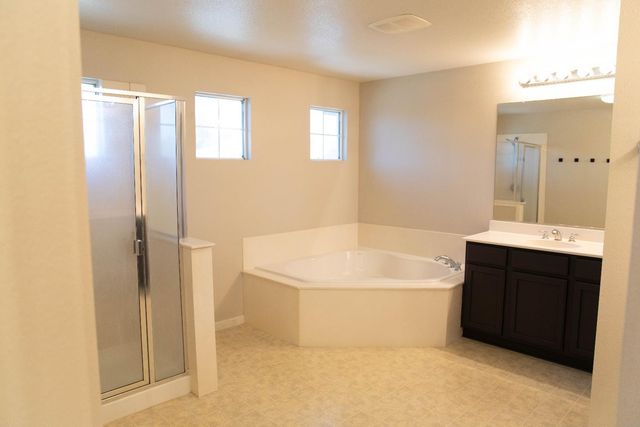 106 Marina Ln, Waterford, CA 95386