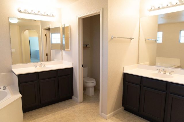 106 Marina Ln, Waterford, CA 95386