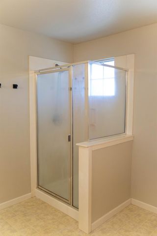 106 Marina Ln, Waterford, CA 95386