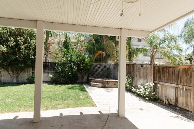 106 Marina Ln, Waterford, CA 95386