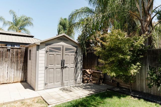 106 Marina Ln, Waterford, CA 95386