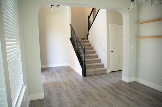 106 Marina Ln, Waterford, CA 95386