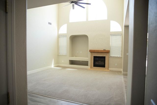 106 Marina Ln, Waterford, CA 95386