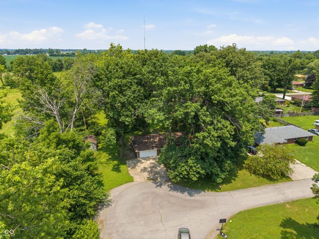 210 Cottonwood Drive, Anderson, IN 46012