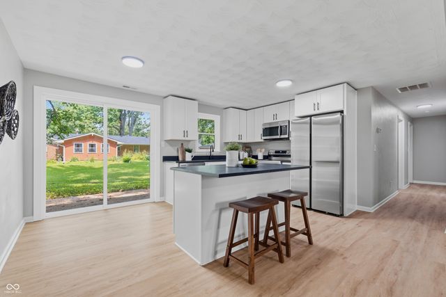 210 Cottonwood Drive, Anderson, IN 46012